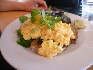 Scrambled Eggs with Spinach and Mushroom