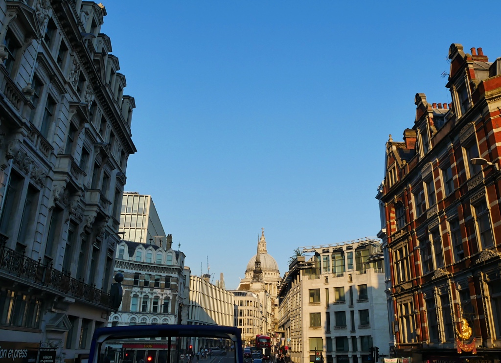 Approaching St Pauls